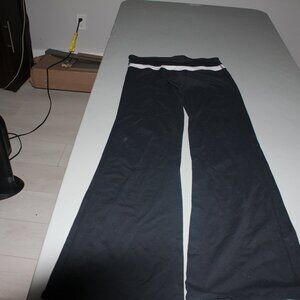 Black Lululemon Athletic Pants Size 6 or 8 ?